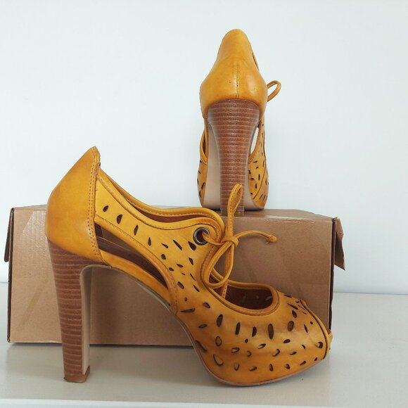 Virus Mustard Leather Platform Open-Toe Shoes - Size 39 (US 8.5) - Picture 2 of 6